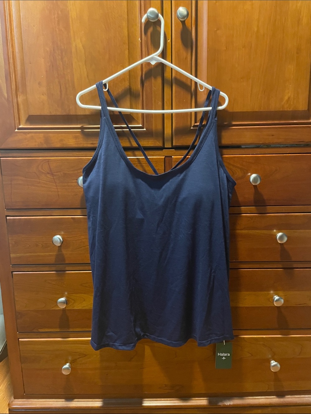 HALARA U-neck built in bra loose fit casual tank top.